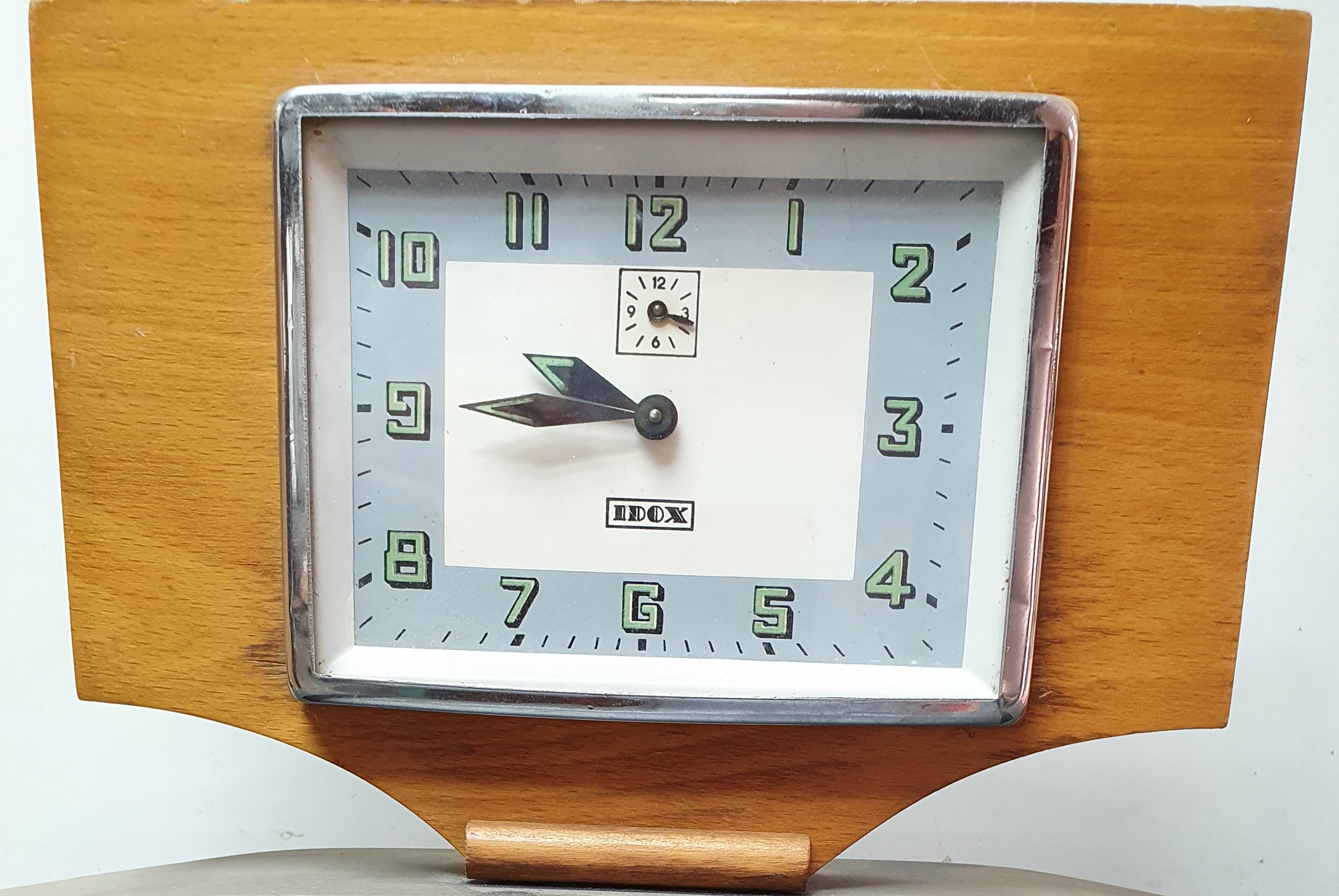 שעון שולחני במסגרת עץ IDOX  